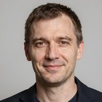Портрет Елены, эксперта по обзорам виртуальных покерных румов от компании Query Guild