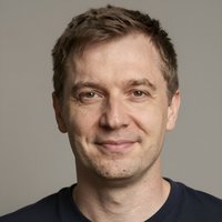 Портрет Ханса, эксперта Query Guild по обзорам покерных комнат в виртуальной реальности